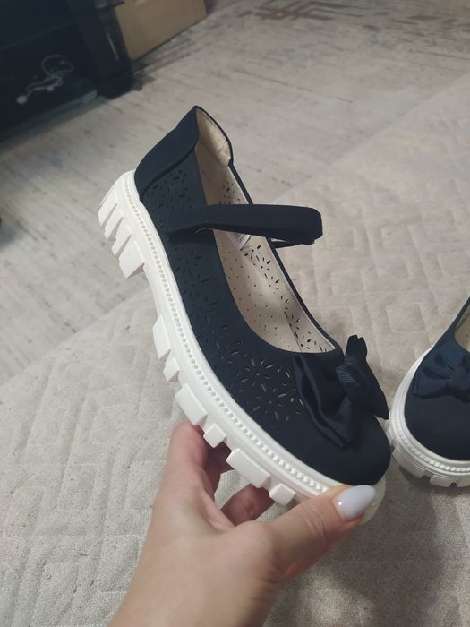 Школьные туфли .