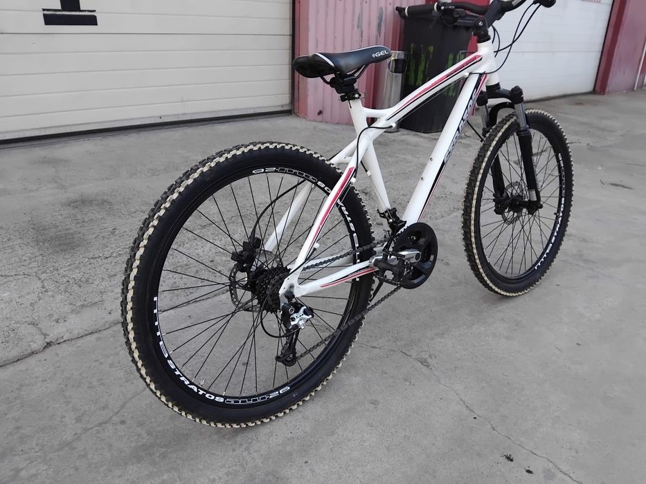 Vând bicicleta din aluminiu