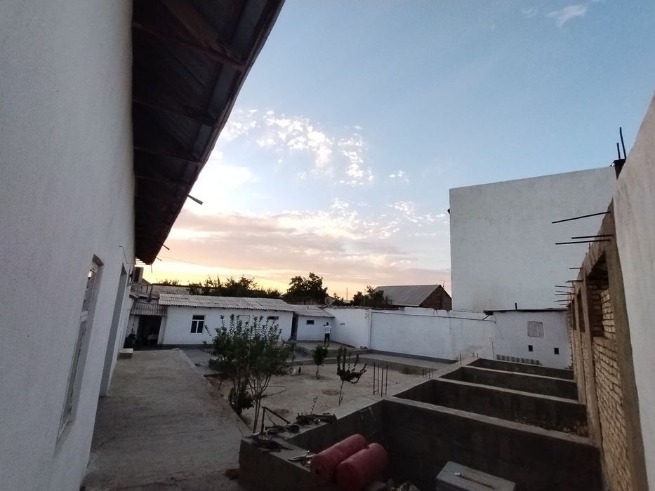 Qarshi shaxar uy sotiladii