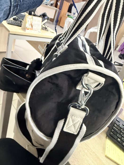 Продам сумочку бочонок Kipling