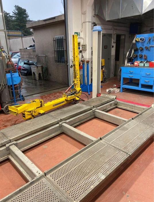 Stand Elevator pt îndreptat caroserii auto și autoutilitare