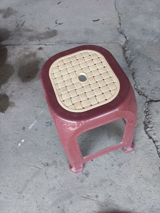 Табуретки пластиковые