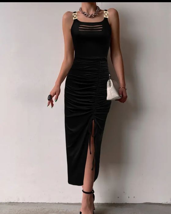 Елегантна рокля с връзки