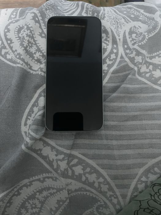 Продавам айфон 15 плюс