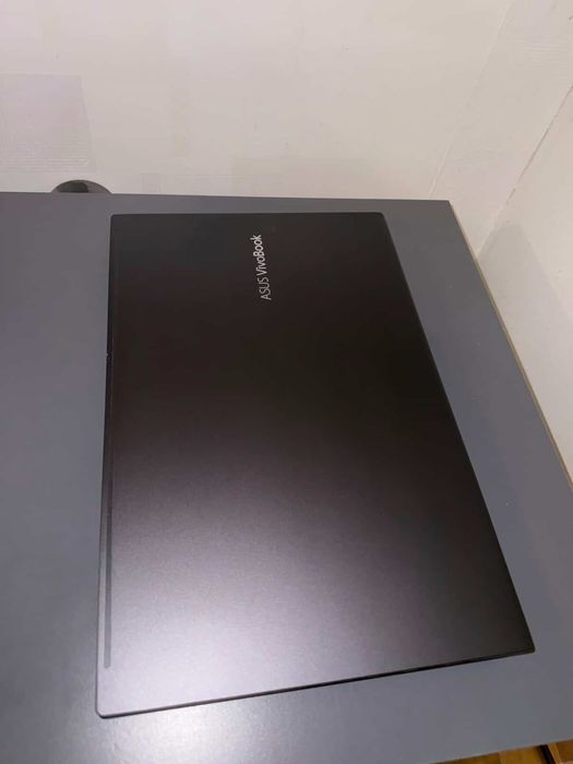 ASUS VivoBook 15 / Ryzen 5 5500U / 8GB / 256GB SSD / 1.7kg / Premium Features