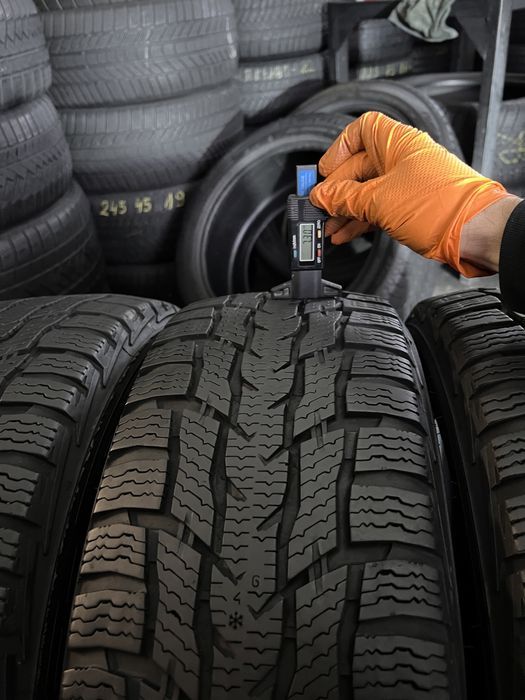 4 anvelope iarna 215/60/17 c , nokian , 7 mm