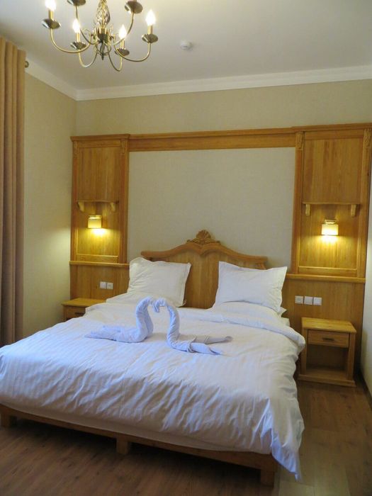 Вилла / Уникальное Шале в горах Чимган / Роскошный  Дом