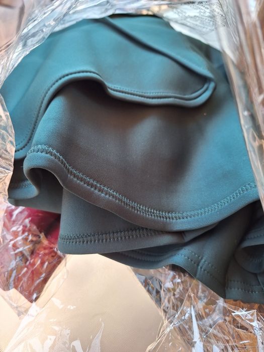 Fusta cu trena burgundy / neagra / verde inchis