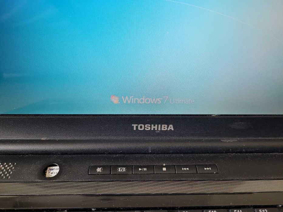 Продавам лаптоп Toshiba Satellite L300