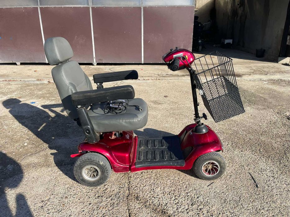 скутер за трудноподвижни хора или инвалиди