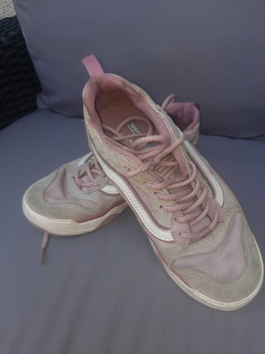 Vand adidasi Vans