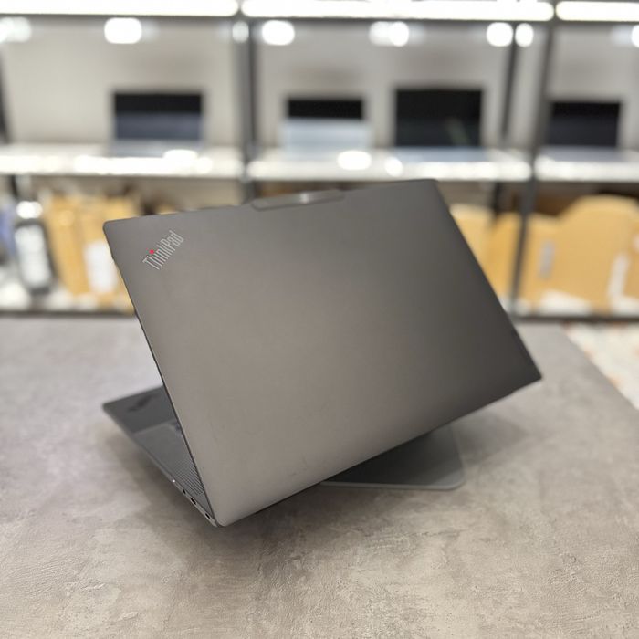 Lenovi Thinkpad Z16 премиум ноутбук