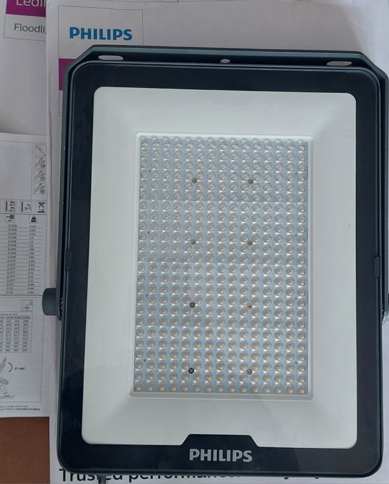 Lampi Philips 240leduri