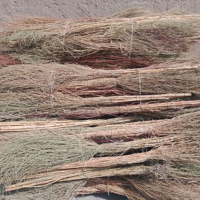 Metla supurgi bor sotiladi