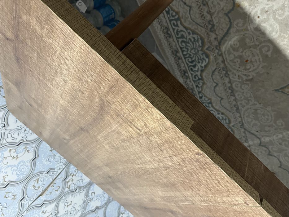 Стол большой для гостей