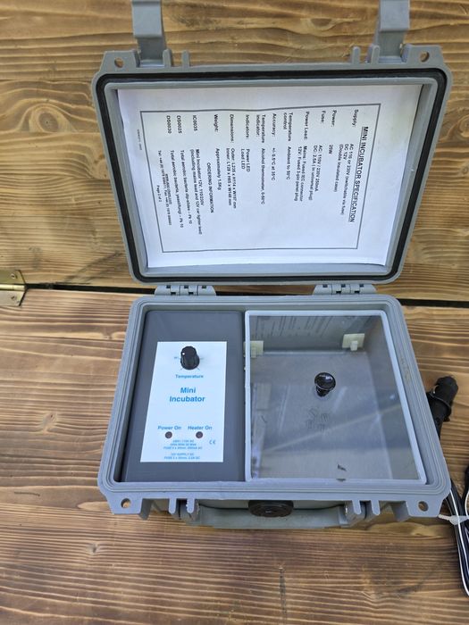 Mini incubator auto si 220v 25w