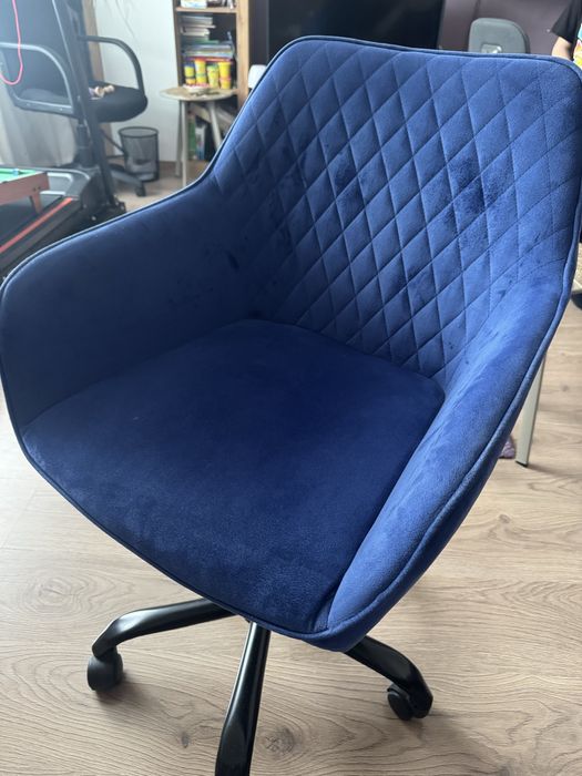 Scaun din catifea, rotativ