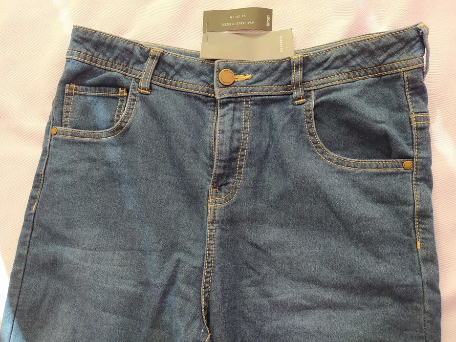 Чисто нови еластични дънки RESERVED, slim, за ръст 170 см.