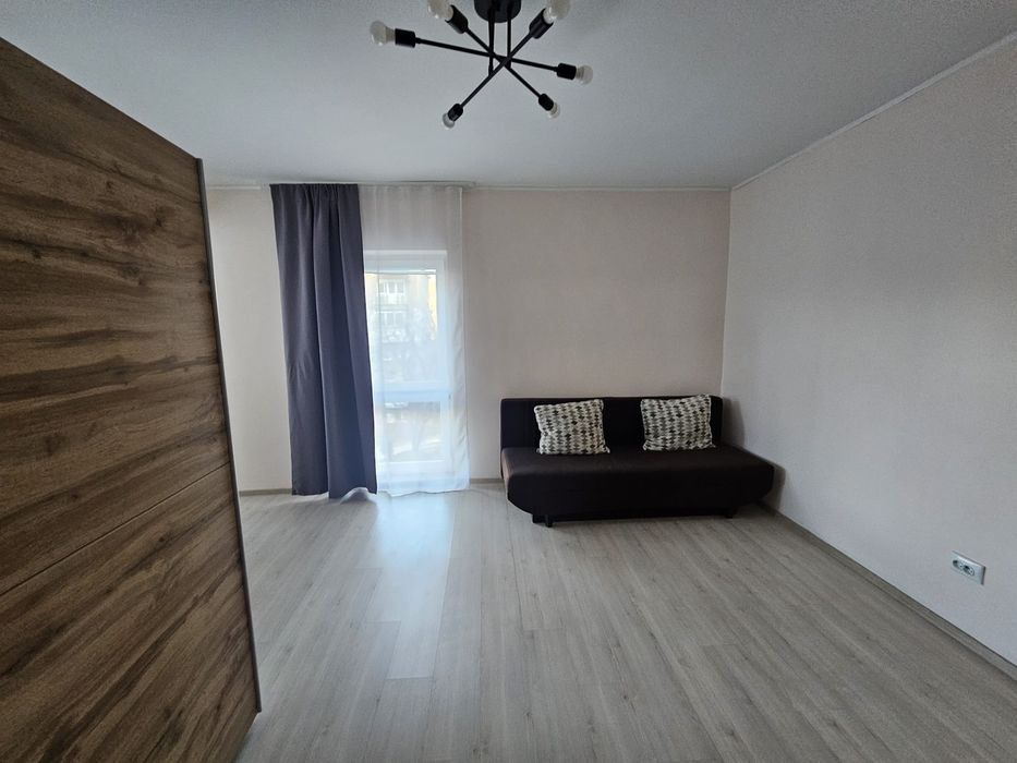 Închiriez apartament