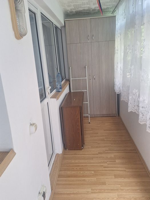 Închiriez apartament cu doua camere decomandat