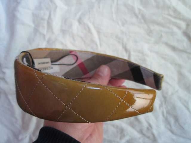 Burberry нова диадема за коса.