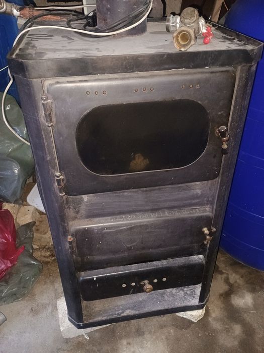 Камина с водна риза .