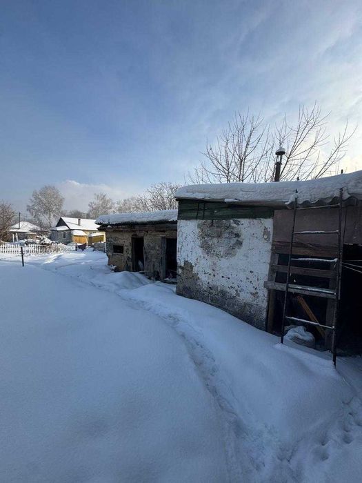 Продаётся двухкомнатный дом. ул. Карманова 22А