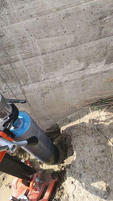 Execut carotări în beton armat rapid și fără vibrații.