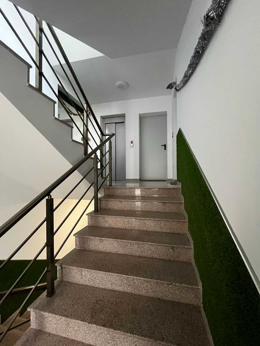 Давам под наем тристаен ап. ж к  Градина, 120 м2, цена по договаряне