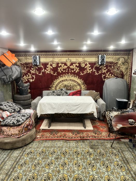 Гараж в обществе автомобилист.