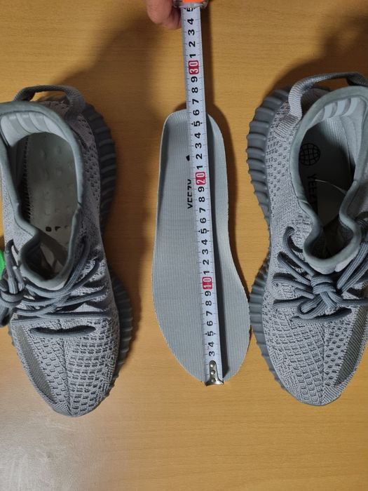 Adidasi Yeezy Boost 350