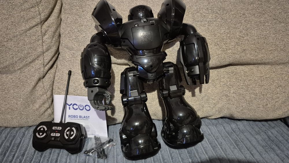 Робо бласт/ Robo blast SilverLit черен интерактивен робот