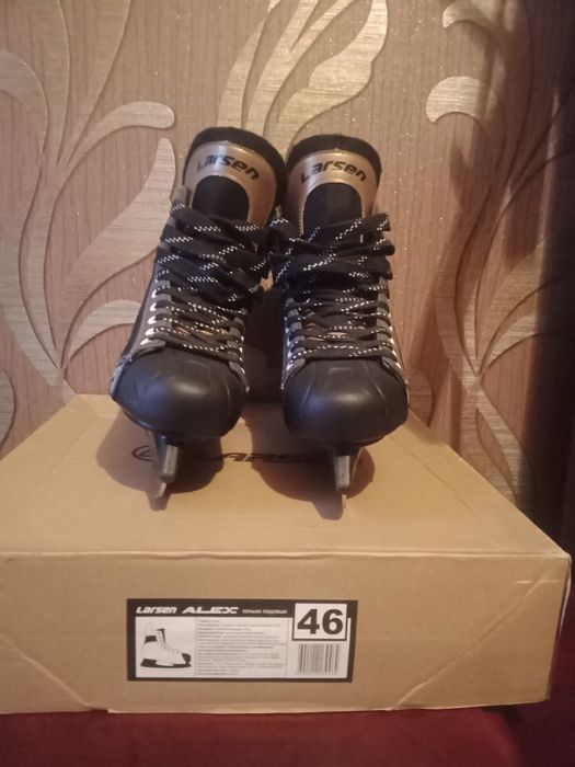 Продам коньки новые