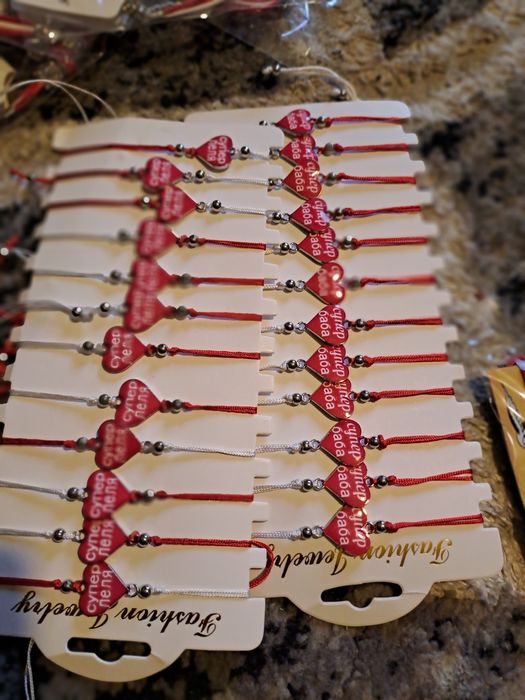 Продавам ръчно направени мартеници