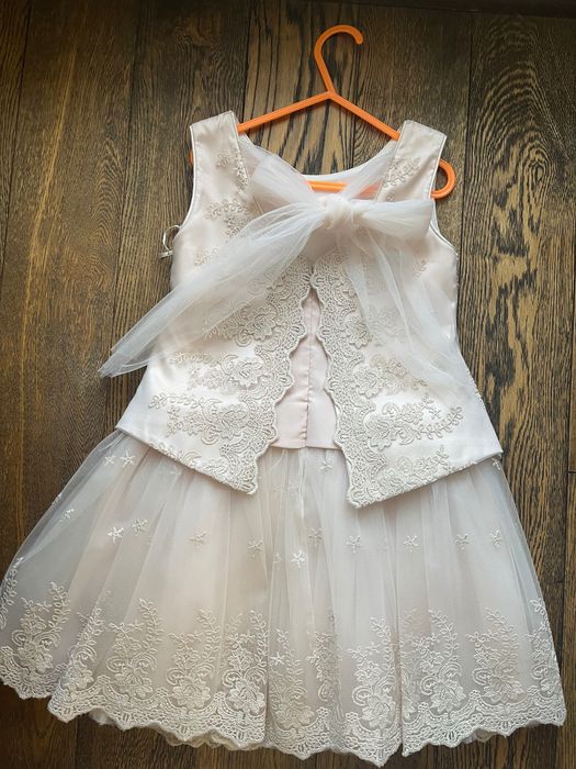 Чисто нова рокля за принцеса 7г. + 2 рокли Mayoral, мн.добро състояние