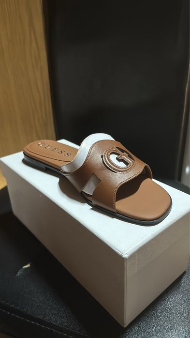 Дамски маратонки, сандали,токчета и чехли guess