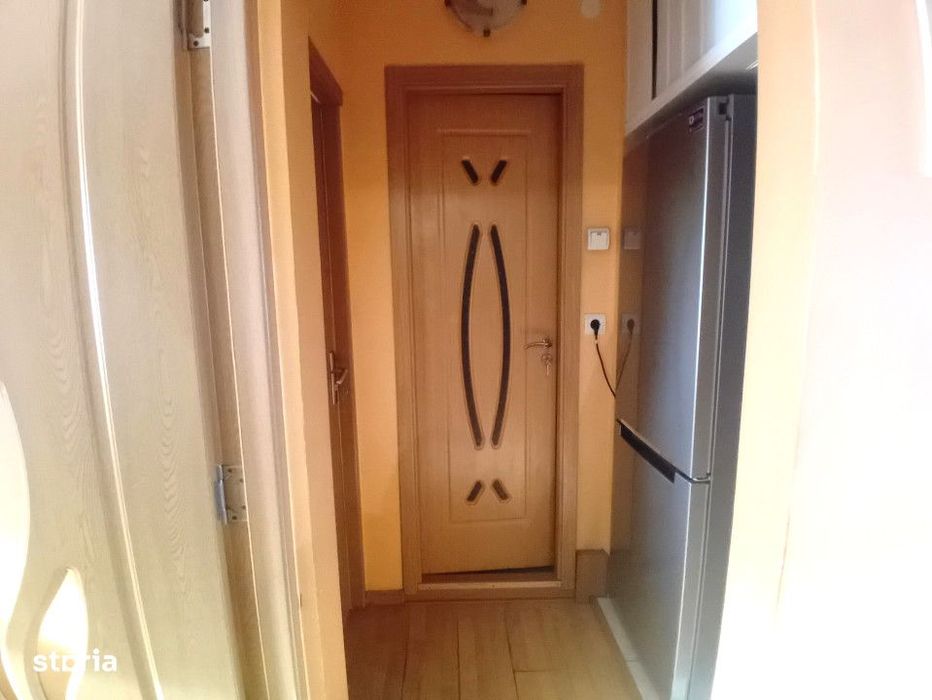 Apartament 3 camere, cartier Intre Lacuri, 2 balcoane, etaj intermedia