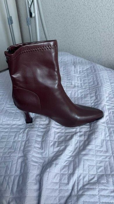 Продаются новые полусапожки размер 40