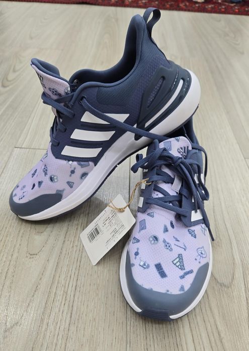 Женская кроссовка