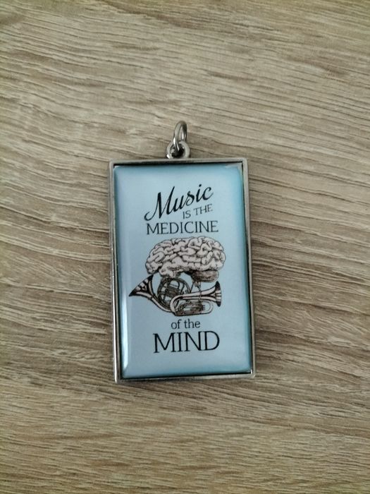 Breloc Music is the medicine of the mind, albastru