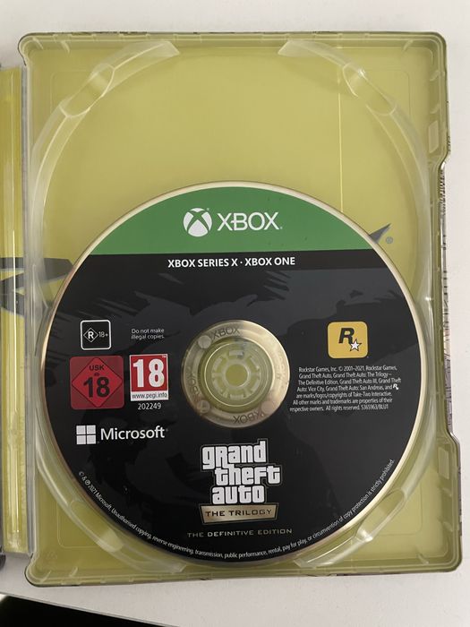 Xbox one s с геймпадами и играми