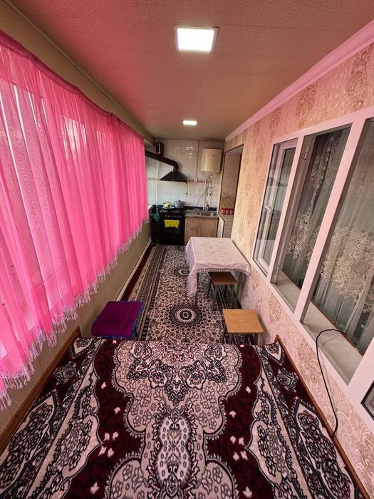 3 хонали 2 этажида квартира оилага ижарага берилади! Тенис корт.