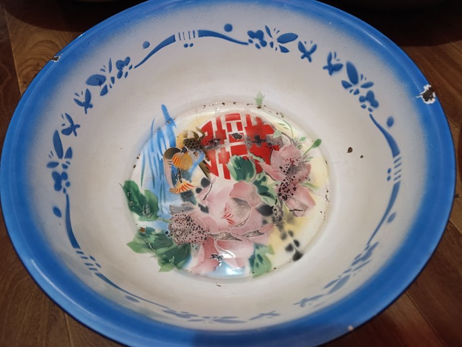 Эмалированный и никель тазики,разных видов