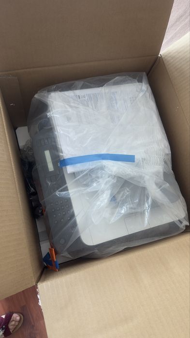 Продам срочно Принтер Laser MFP 137fnw
