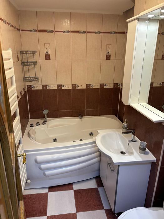 Inchiriez Ap.2 camere SUPERB Str. Traian la Starea Civila