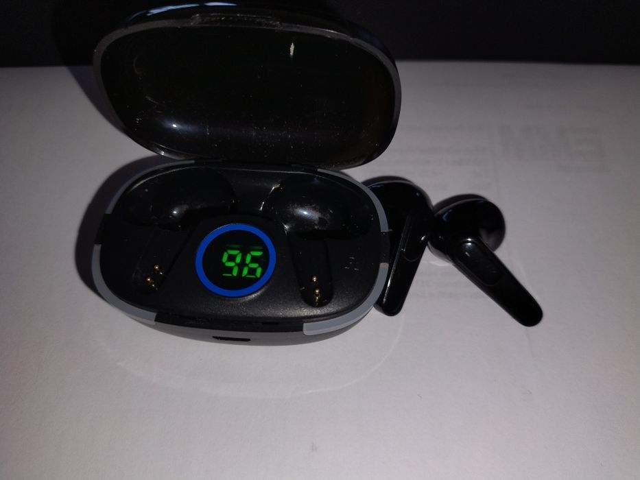 căști wireless, bluetooth Sony TWS , negre sunet bun conectare prin bluetooth cu toate dispozitivele, baterie ok încărcare micro usb,indicator baterie