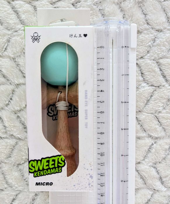 Kendama Sweets Micro Antiskid (micro kendama, dimensiune mai mica decat una normala)