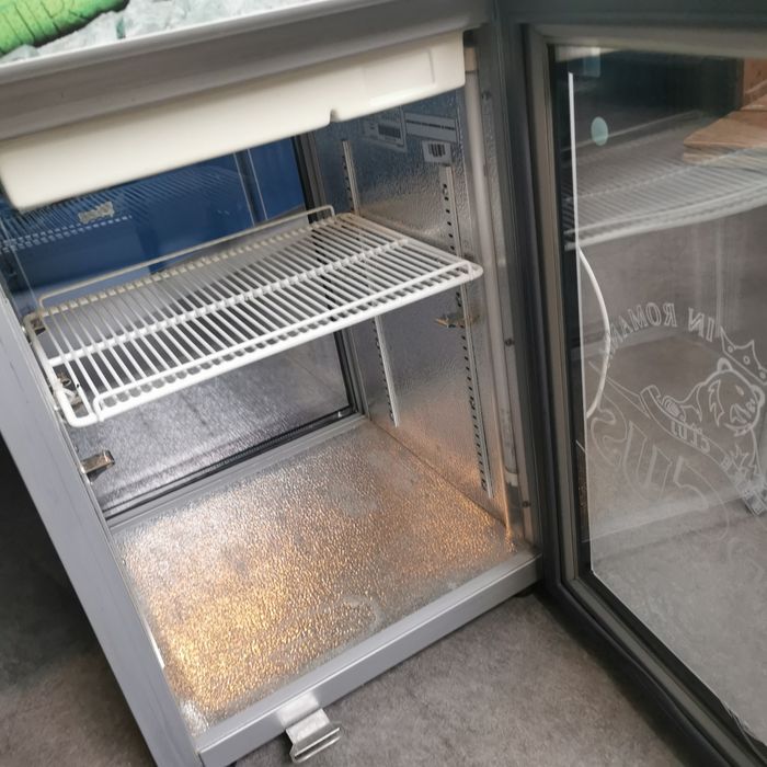 Vitrina frigorifica mica pentru bauturi