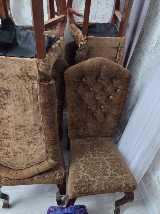 Продам стол со стульями.
