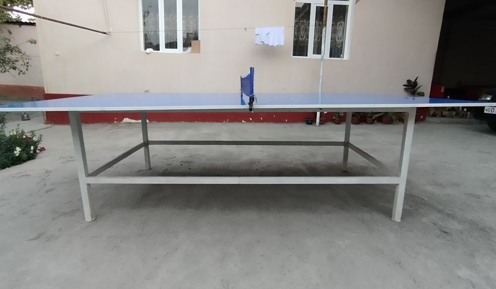 Stol tennisi sotiladi raketkalari bilan